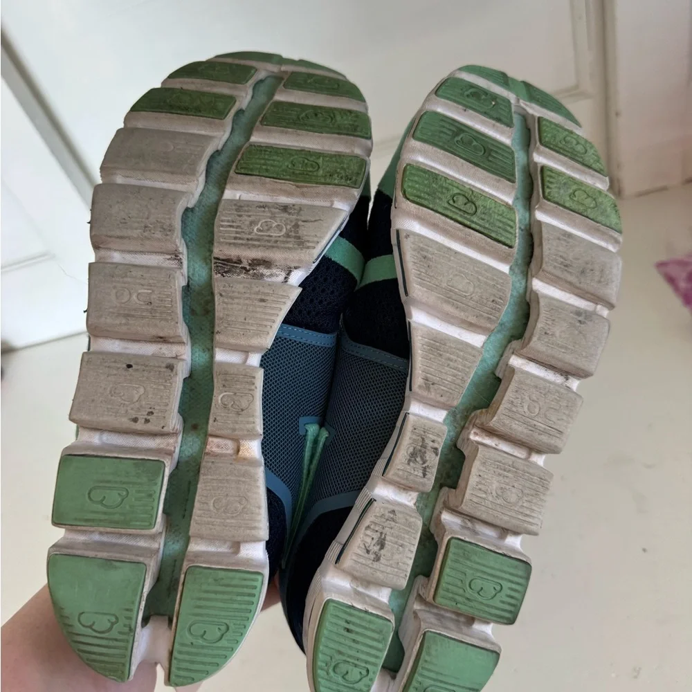 On Cloud women’s mint teal blue running‎ shoes size 7